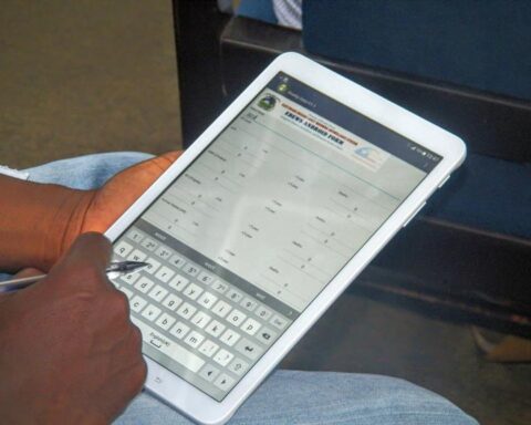 participant-using-edews