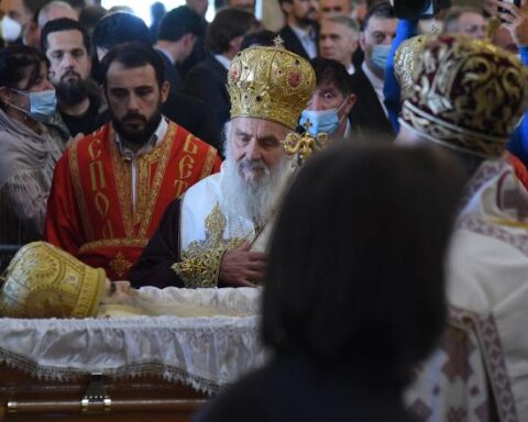 patriarch-irinej-pays-respects-to-amfilohije-radovic