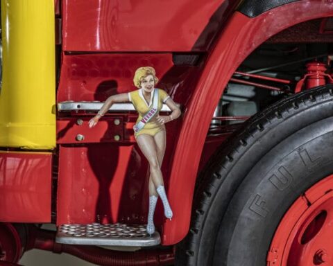 The Veedol woman Mercedes-Benz