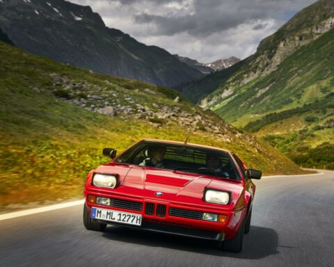 BMW-M1-red-supercar