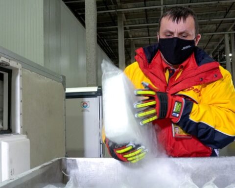 vaccine distribution DHL