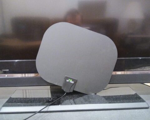Indoor TV antenna