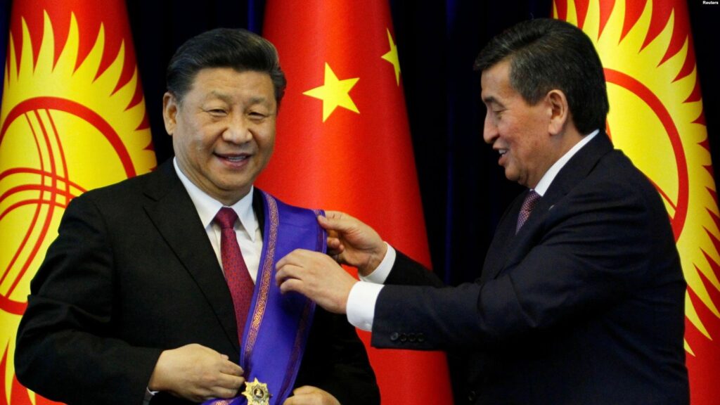 Sooronbai Jeenbekov (right) awards Chinese President Xi Jinping