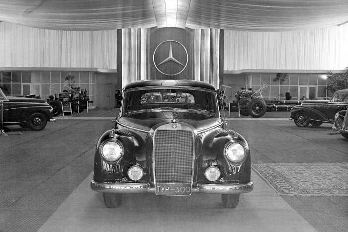 Mercedes-Benz 220 (W 187)