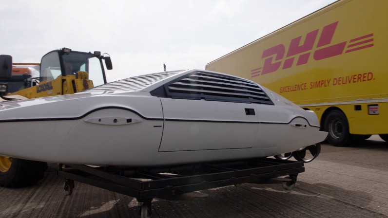 bond vehicle DHL