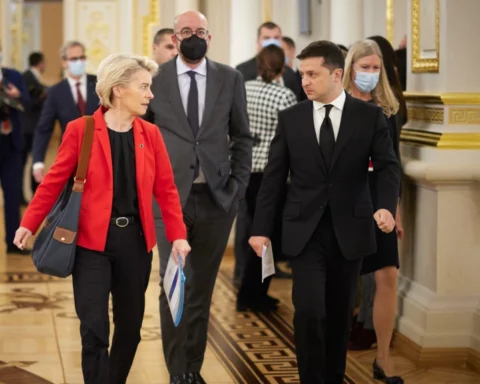 Volodymyr Zelenskiy (right) European Council President Charles Michel (center), and European Commission President Ursula von der Leyen