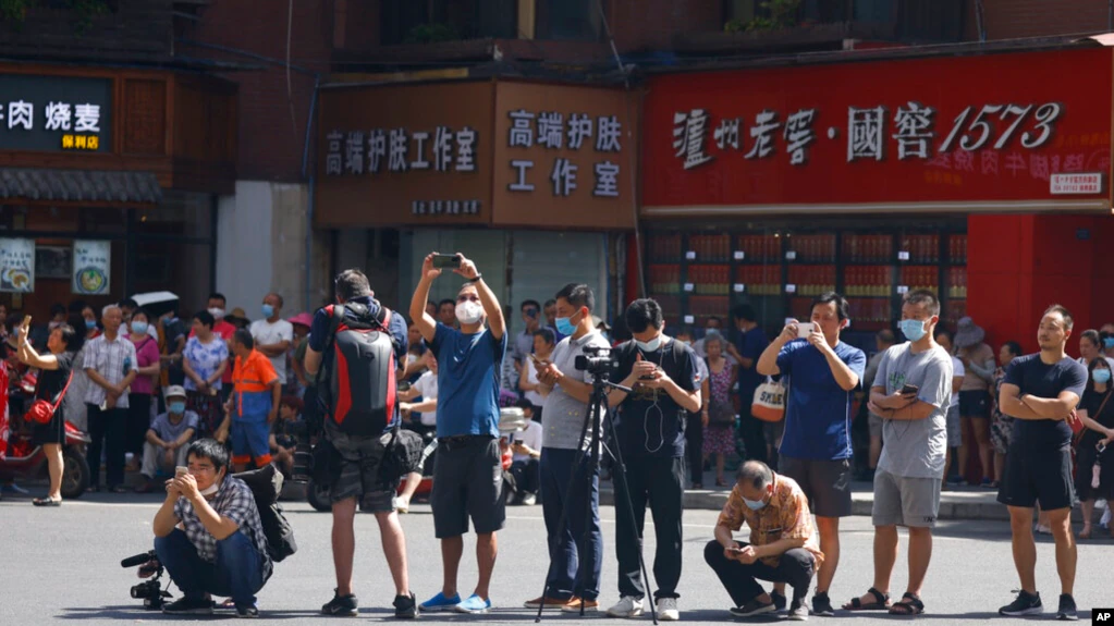 Journalists and residents china