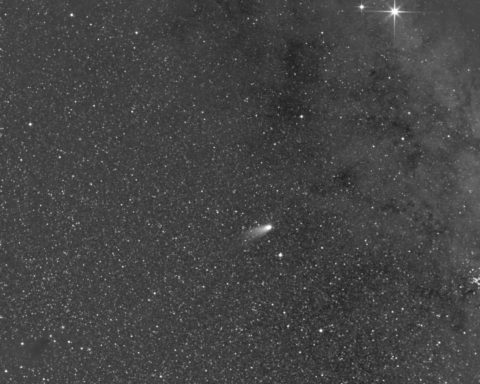 Comet Leonard by SoloHI