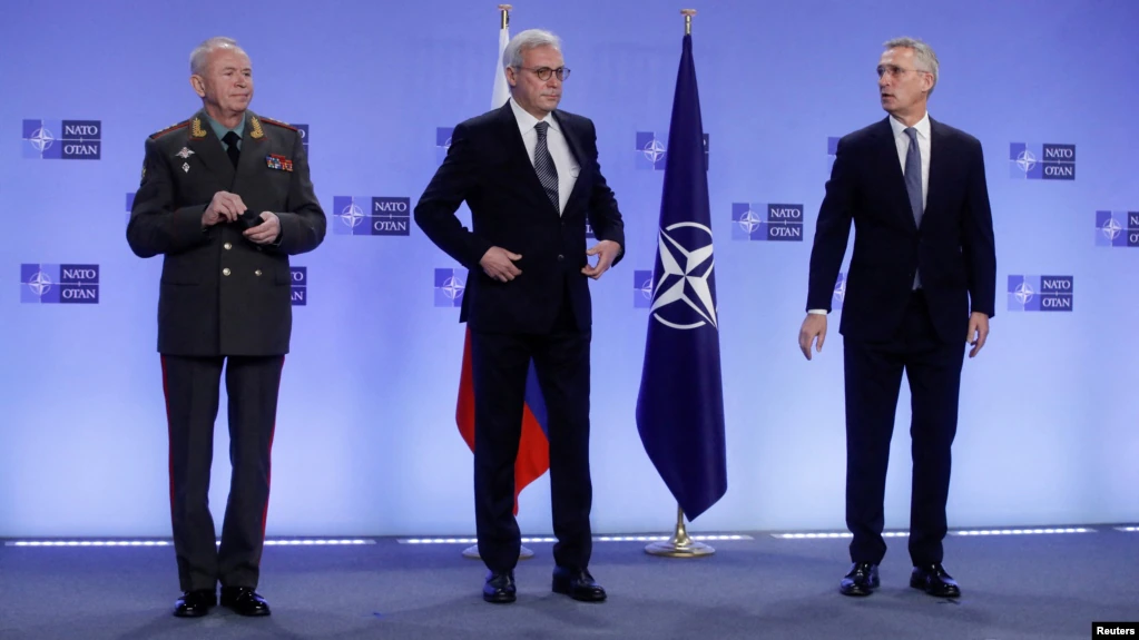 Aleksandr Fomin (left), Russian Deputy Foreign Minister Aleksandr Grushko (center), and NATO Secretary-General Jens Stoltenberg