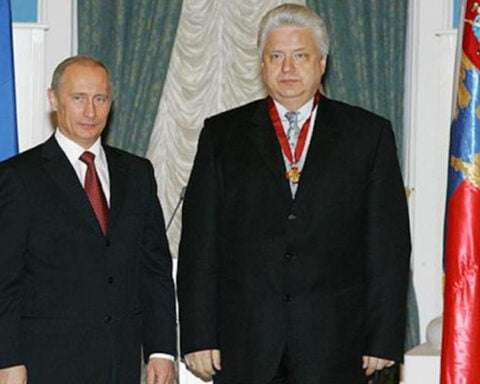 Russian President Vladimir Putin (right) and Nikolai Kovalyov