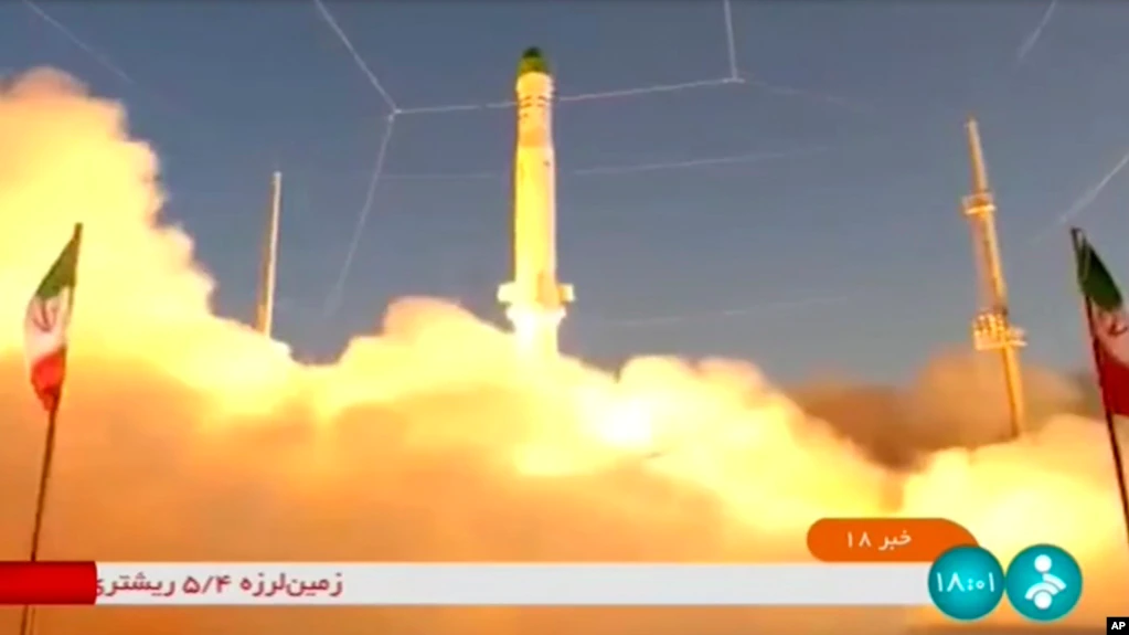 Iranian satellite-carrier rocket blasts