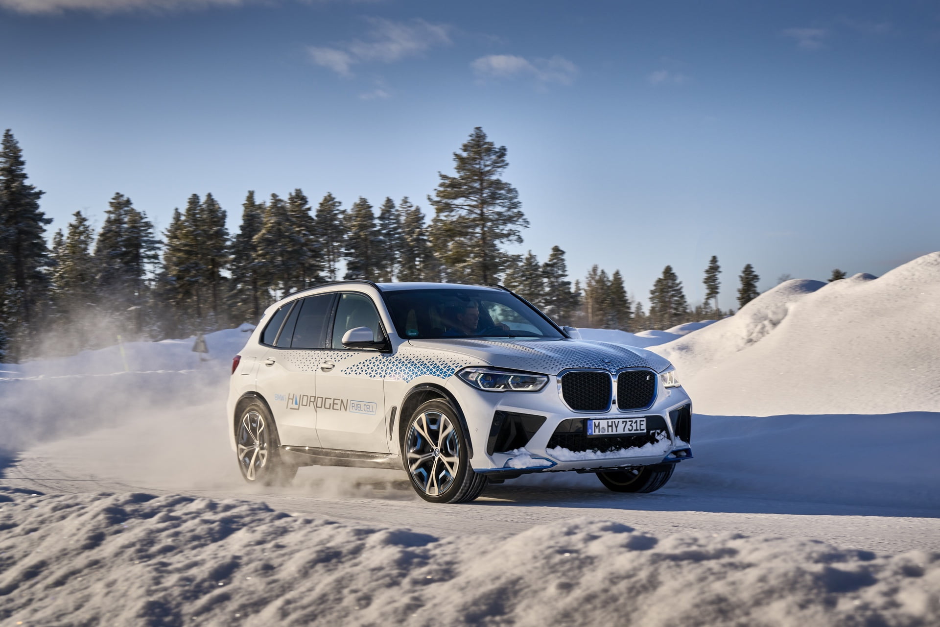 BMW iX5 Hydrogen in Arjeplog Feb 22