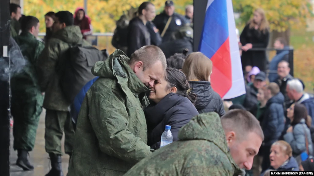 Russian conscripts say goodbye