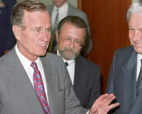 U.S. President George Bush (left) and Russian President Boris Yeltsin
