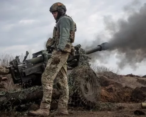 Ukrainian soldiers fire