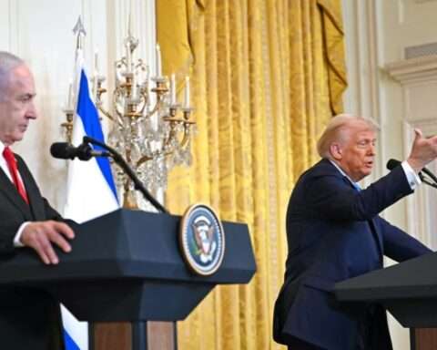 US President Donald Trump (R) and Israel's Prime Minister Benjamin Netanyahu a man speaking into microphones