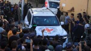 first group of 7 returned hostages arrived